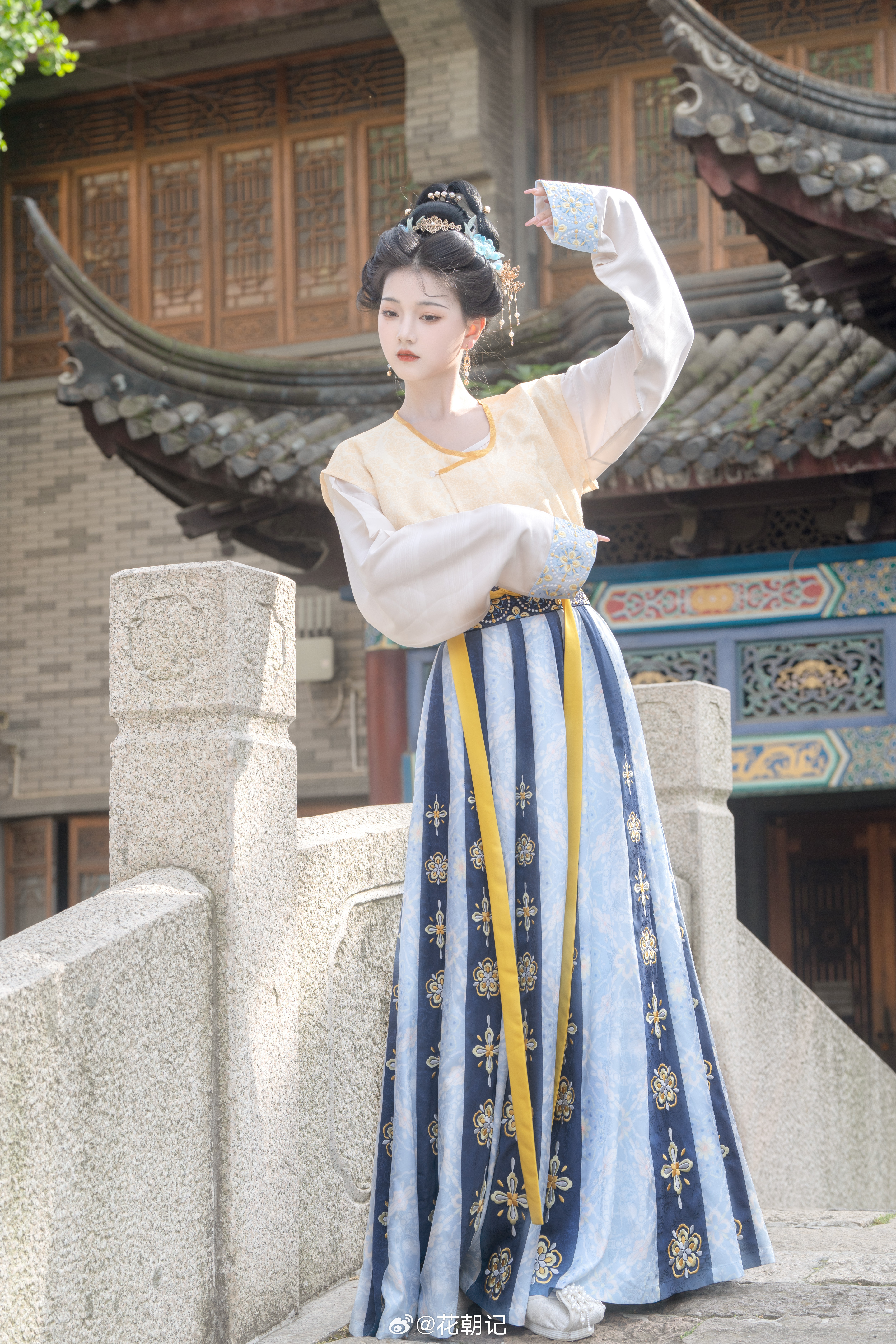 最新汉服穿搭指南，详细步骤带你领略汉服之美